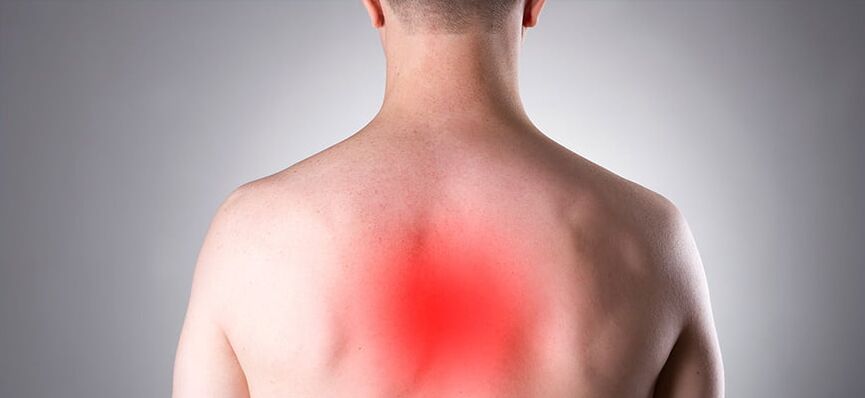 Osteocondroza toracică este semnalată de dureri prelungite la nivelul coloanei vertebrale