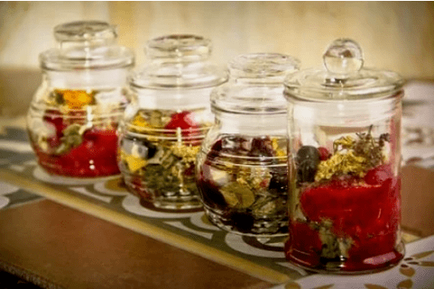 Infuzii din plante și ceaiuri este unul dintre mijloacele medicinei tradiționale în patologiile articulare